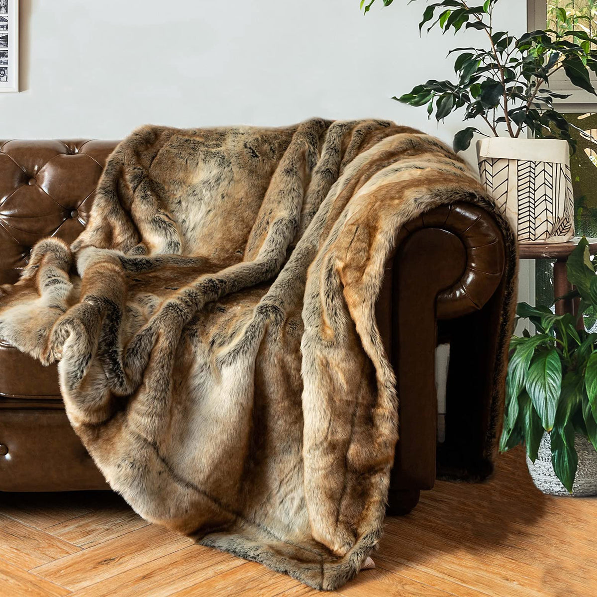 Lutetia Super Soft Fuzzy Thick Throw Blanket