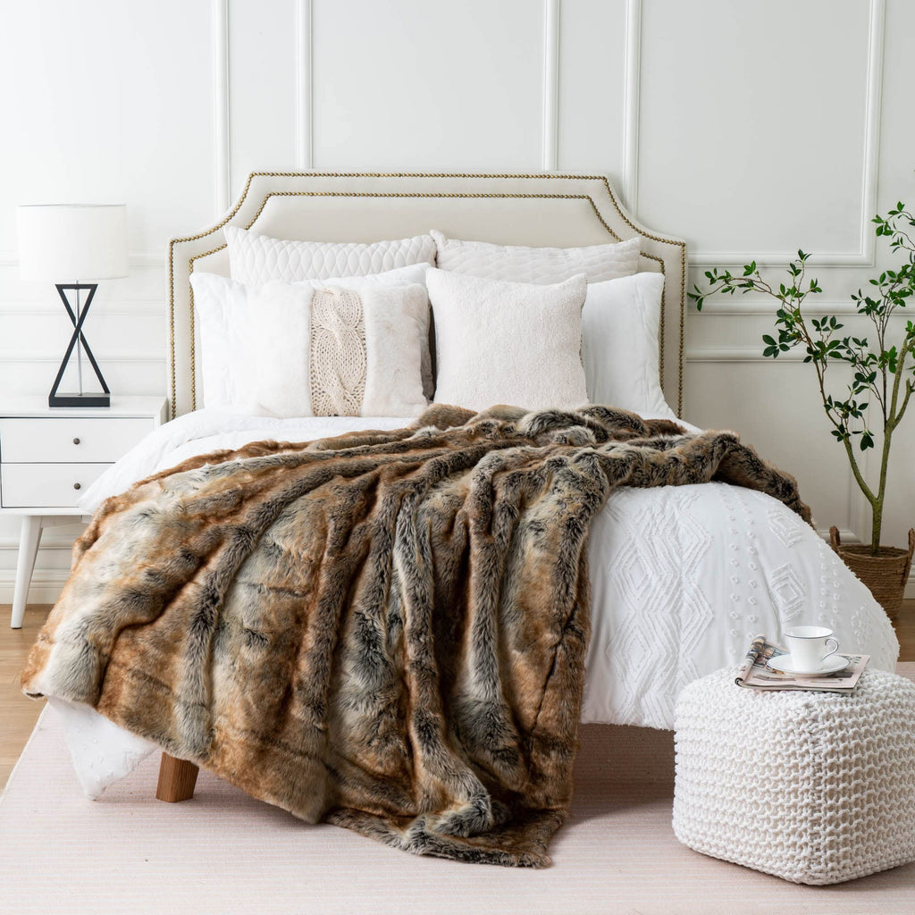 Lutetia Super Soft Fuzzy Thick Throw Blanket
