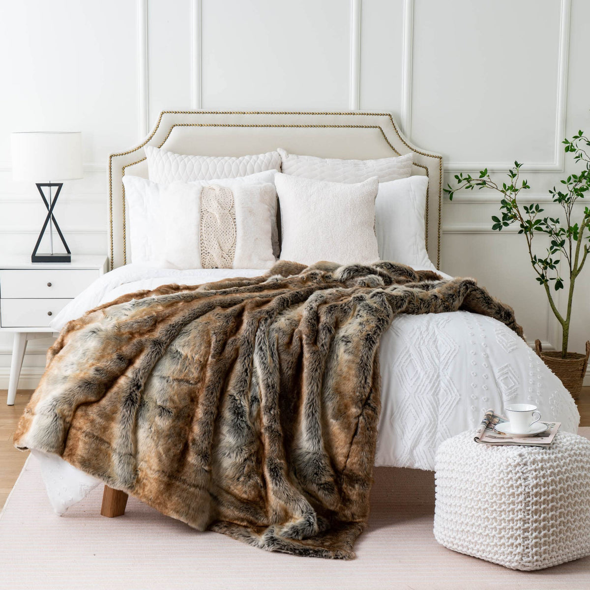 Lutetia Super Soft Fuzzy Thick Throw Blanket