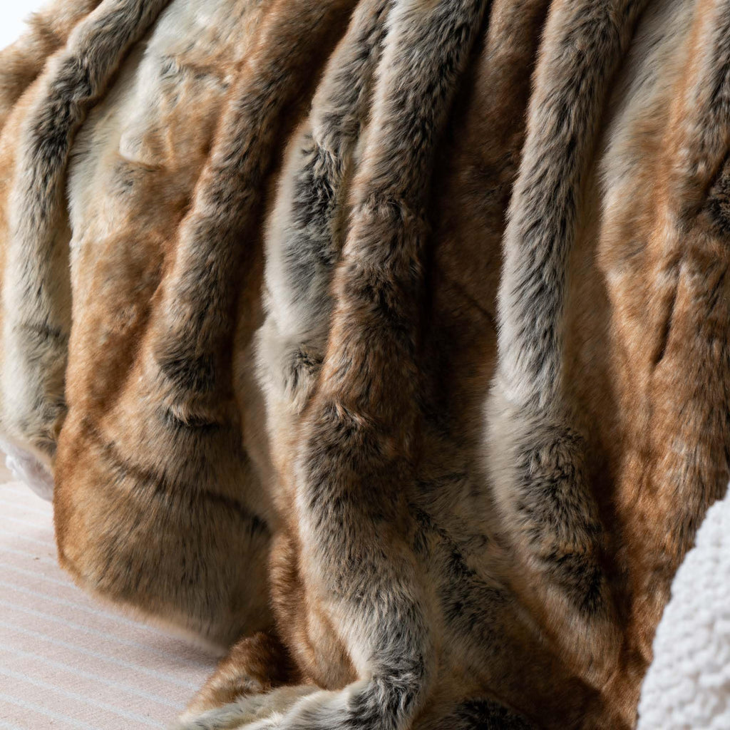 Lutetia Super Soft Fuzzy Thick Throw Blanket
