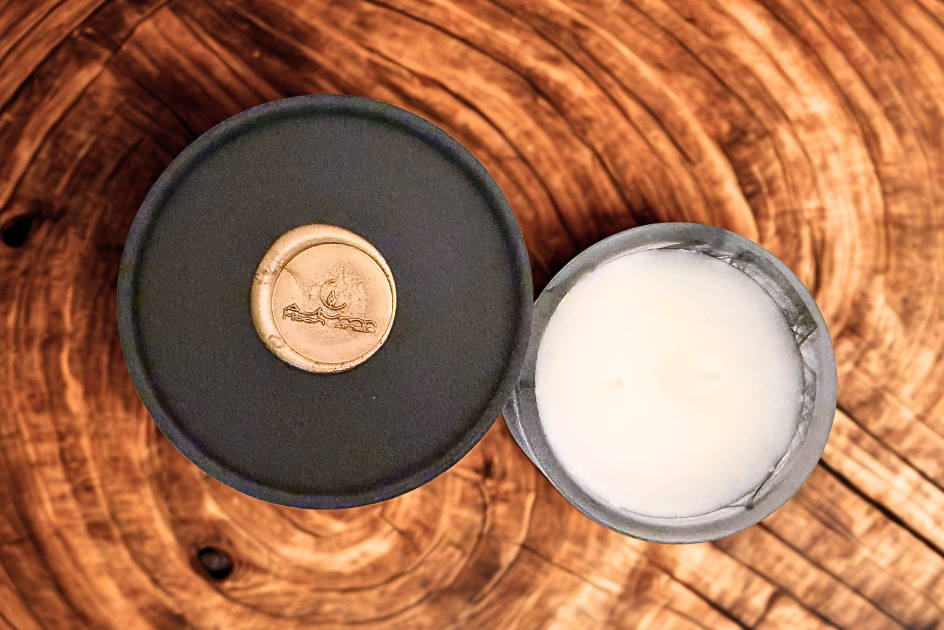 Vanilla Fleur 10oz Scented Candle- Vanilla, Citrus, Jasmine, Musk